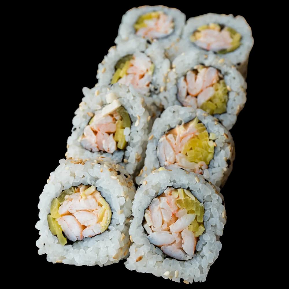 California Maki (8 szt.) – Krewetka gotowana, spicy mayo, por, oshinko