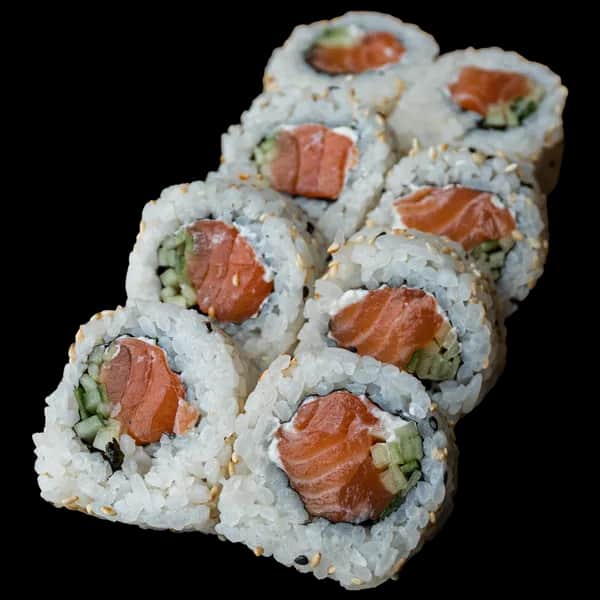 California Maki (8 szt.) – Łosoś surowy, serek, ogórek