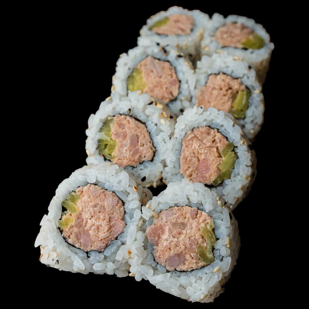 California Maki (8 szt.) – Pasta z tuńczyka, oshinko