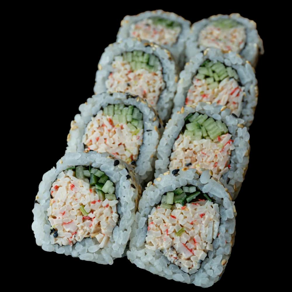 California Maki (8 szt.) – Sałatka surimi, ogórek