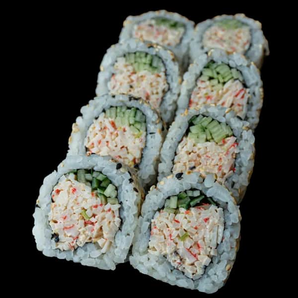 California Maki (8 szt.) – Sałatka surimi, ogórek