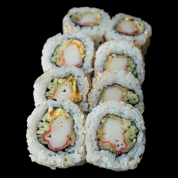 California Maki (8 szt.) – Paluszek w tempurze, spicy mayo, por, ogórek