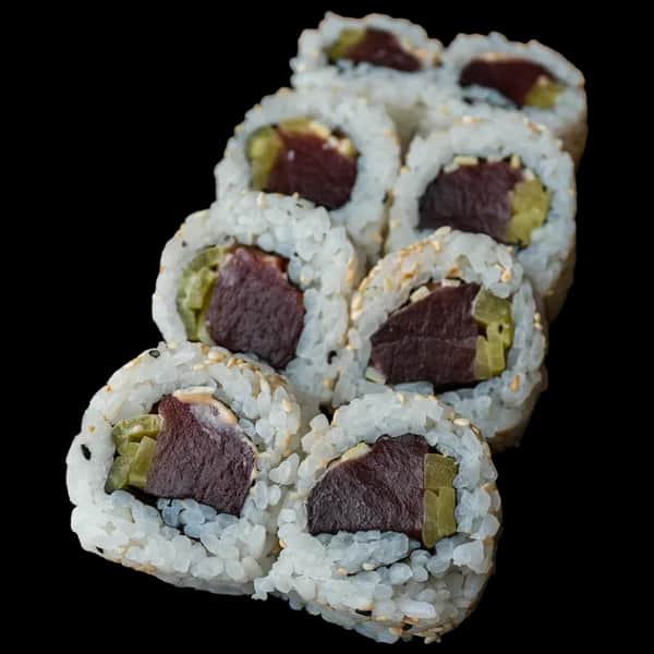 California Maki (8 szt.) – Tuńczyk surowy, spicy mayo, por, oshinko