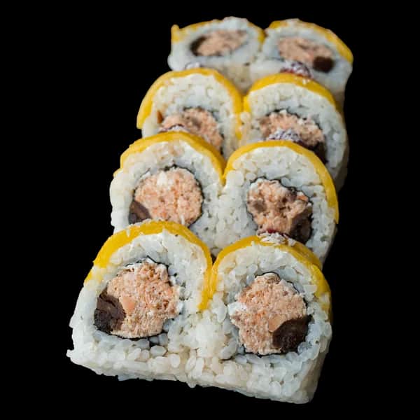 California Maki Gold – Łosoś pieczony, serek, kanpyo w środku; na zewnątrz mango, sos malinowy i wiórki kokosa (8 szt.)