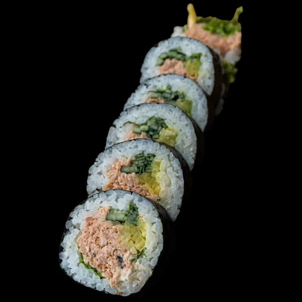 Futomaki – Pasta z tuńczyka, spicy mayo, ogórek, oshinko (6 szt.)
