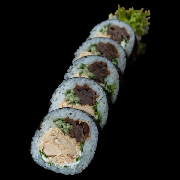 Futomaki – Dorada pieczona, spicy mayo, por, ogórek, tykwa (6 szt.)