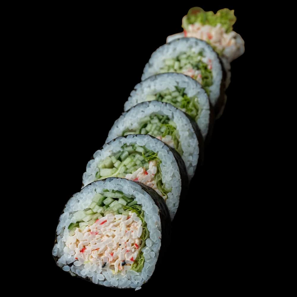 Futomaki – Sałatka surimi, ogórek (6 szt.)