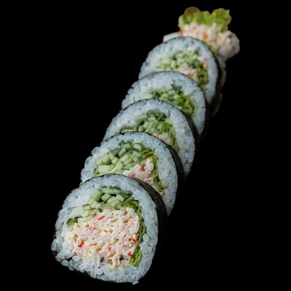 Futomaki – Sałatka surimi, ogórek (6 szt.)