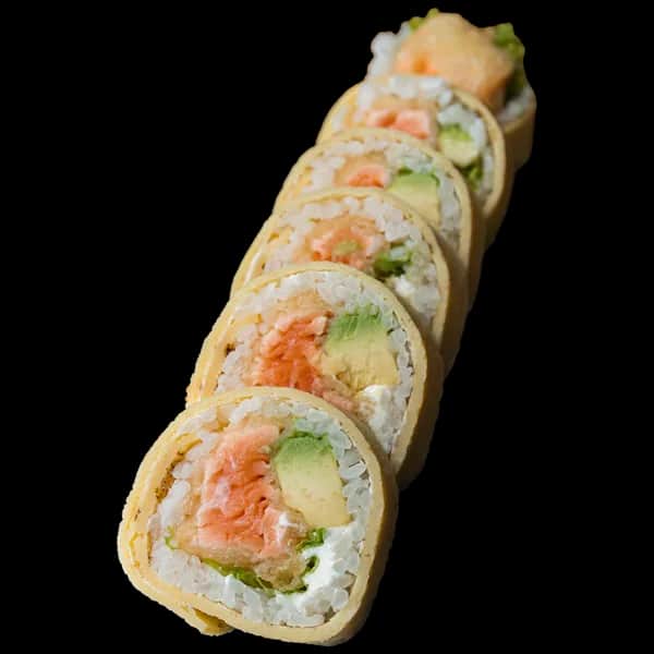 Tamago Maki – Łosoś w tempurze, serek, awokado, sos teriyaki, sezam (6 szt.)