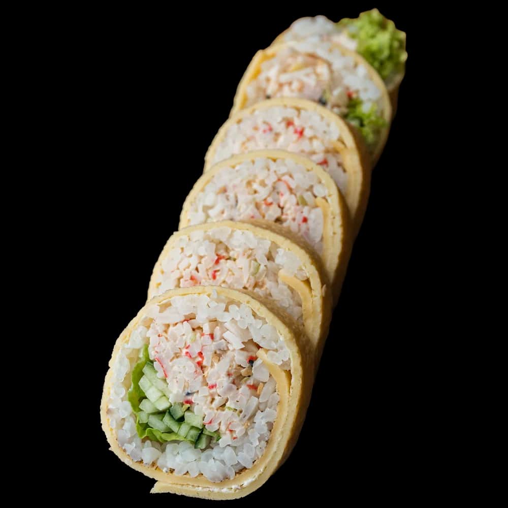 Tamago Maki – Sałatka surimi, ogórek (6 szt.)