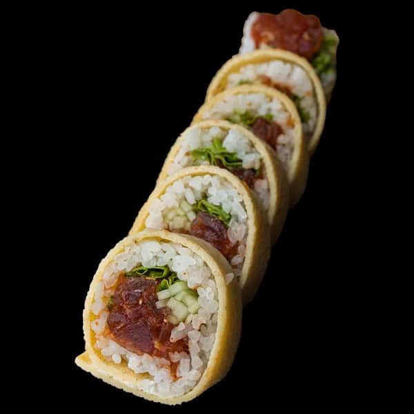 Tamago Maki – Tatar z tuńczyka, ogórek (6 szt.)