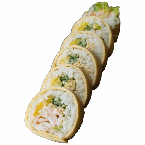 Tamago Maki – Krewetka gotowana, spicy mayo, por, ogórek, oshinko (6 szt.)