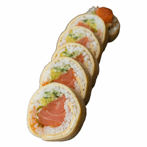 Tamago Maki – Łosoś, sriracha, por, ogórek, oshinko (6 szt.)