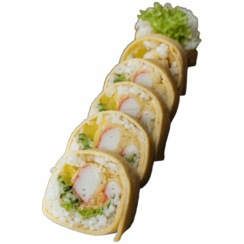 Tamago Maki – Paluszek krabowy w tempurze, spicy mayo, por, ogórek, oshinko (6 szt.)