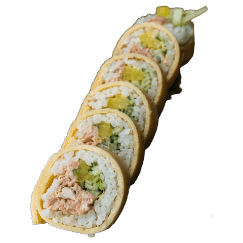 Tamago Maki – Pasta z tuńczyka, spicy mayo, ogórek, oshinko (6 szt.)