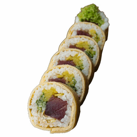 Tamago Maki – Tuńczyk surowy, spicy mayo, por, ogórek, oshinko (6 szt.)