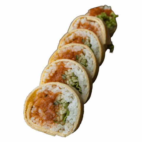 Tamago Maki – Tatar z łososia, ogórek (6 szt.)